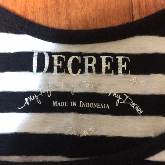 black and white striped crop top - Picture 2 of 2